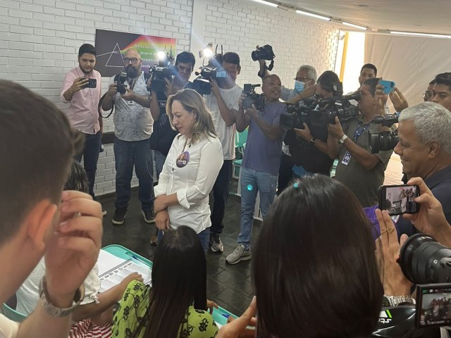 Esperana e gratido, diz Adriana Accorsi aps votar no Setor Ja, em Goinia