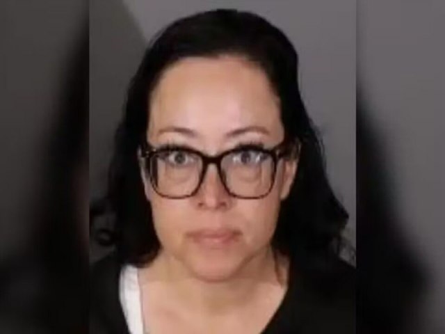 Professora se separa de marido para ficar com adolescente de 13 anos em Los Angeles