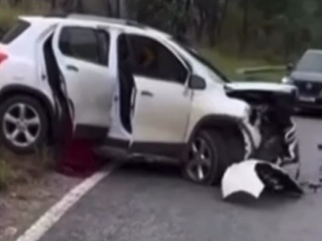 Prefeito de Uruau sofre acidente automobilstico em Pirenpolis