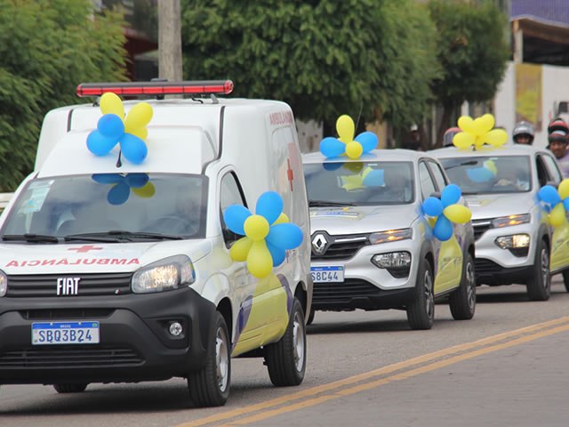 Prefeitura de Missão Velha entrega novos veículos para a saúde do município
