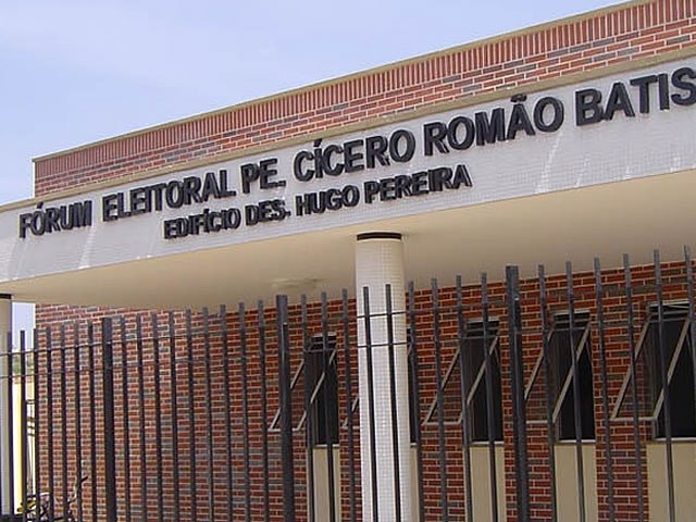 Cartório Eleitoral de Juazeiro do Norte realiza atendimento itinerante aos eleitores em escolas do município