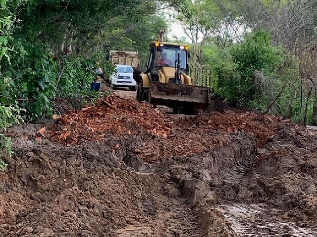Prefeitura do Crato intensifica manutenção das estradas, por conta das chuvas