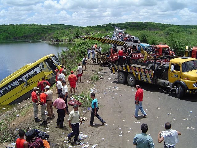 Tragédia do Barro completa 20 anos: Ônibus da Itapemirim caiu no Açude Cipó no município de Barro matando 42 pessoas