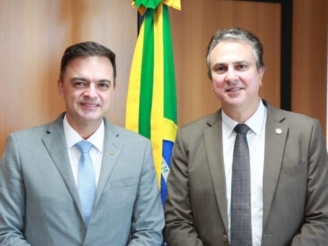 De Brasília, vice-presidente da Alece, Fernando Santana (PT), pede cautela e pontua prioridades