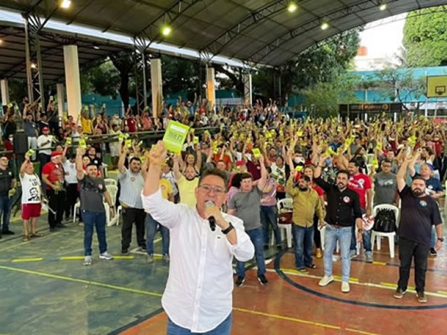 Professores estaduais do Cear votam por estado de greve