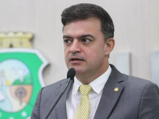 MP Eleitoral entra com representao contra pr-candidato a prefeito em Juazeiro do Norte Fernando Santana por suposta propaganda eleitoral antecipada