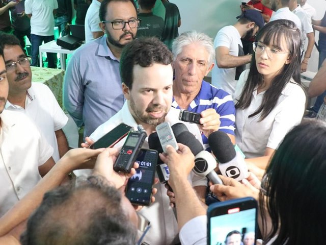 Prefeito de Barbalha anuncia Fagner como uma das atrações da Festa de Santo Antônio 2024