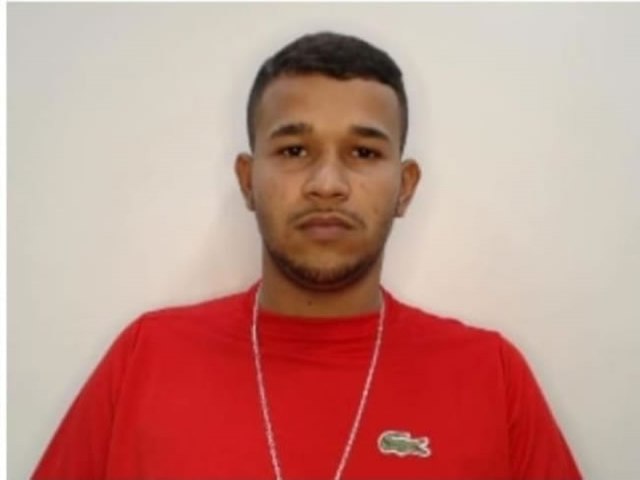 Jovem de 21 anos morto a tiros em frente a sua casa na Rua Todos os Santos, em Juazeiro