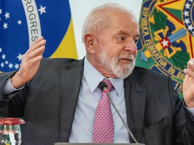Desaprovao a Lula vai a 47% e iguala pior ndice da srie histrica