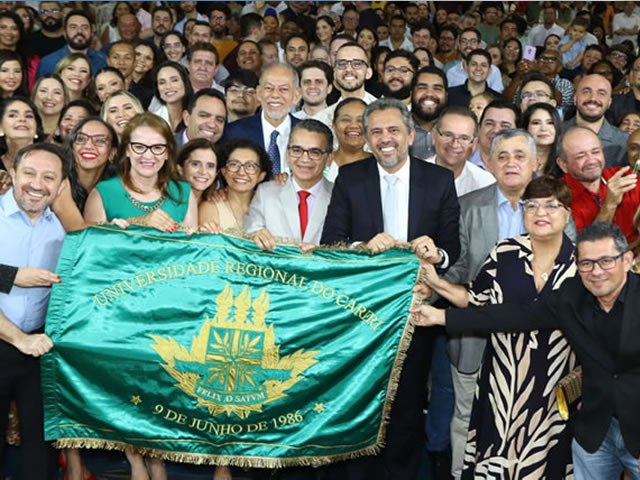 Governo do Estado empossa 118 professores aps realizao do maior concurso da histria da Urca