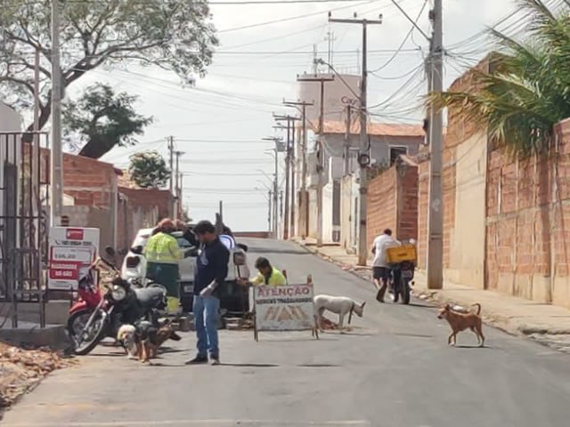 Cagece danifica asfalto recm-pavimentado e deixa moradores sem gua em Juazeiro do Norte