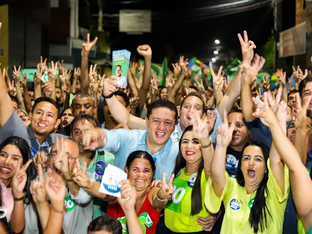 Em caminhada na Vila Nova, Gldson repercute pesquisa eleitoral divulgada nesta quinta-feira