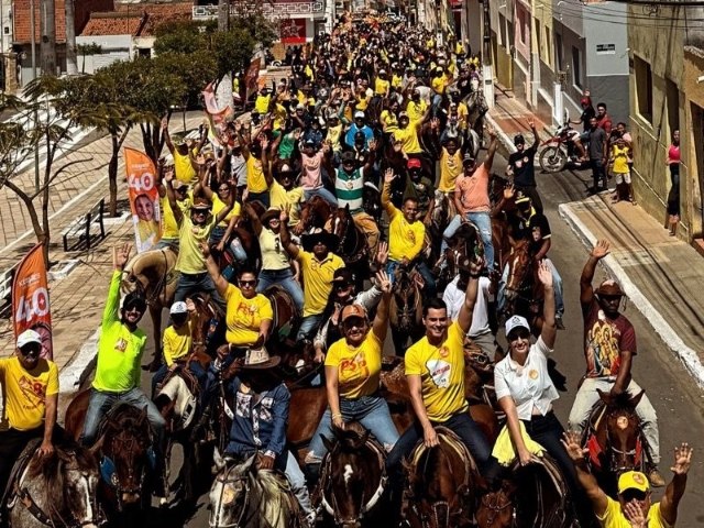 Candidata  prefeitura de Altaneira, Ksia Alcntara (PSB), realizou cavalgada neste final de semana 