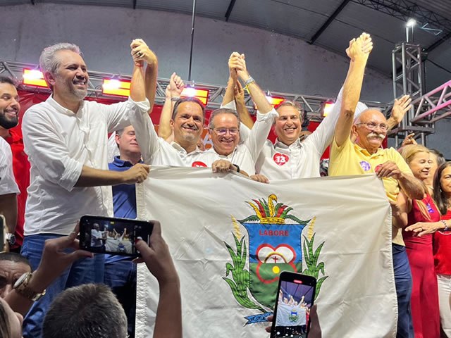 Governador Elmano participa de grande caminhada no Crato com Andr Barreto, Dr. Leito e Z Ailton, nesta quinta-feira, 12, no Seminrio 