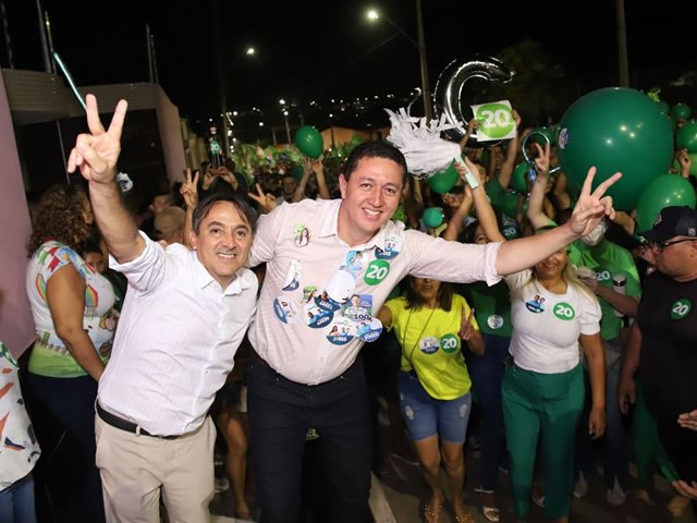 Ns vamos enterrar politicamente os corruptos, diz Gldson no bairro Leandro Bezerra