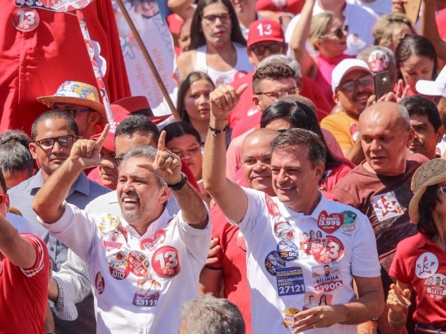 Fernando Santana realiza caminhada na rua So Pedro com presena do Governador Elmano de Freitas  