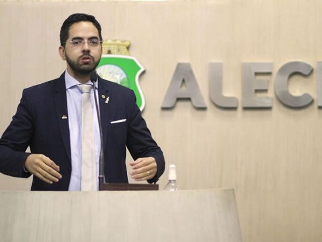 Deputado estadual Davi de Raimundo faz saudao aos professores pelo dia que lhe  consagrado