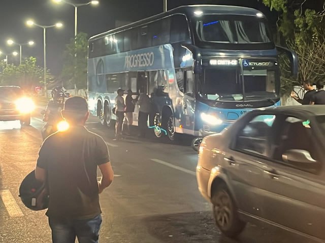 Borracheiro morre aps colidir contra uma moto e um nibus na Av. Leo Sampaio em Juazeiro 