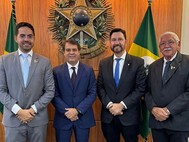 Deputado Davi Macedo e seu pai Raimundo se renem com o atual presidente da ALECE e o futuro