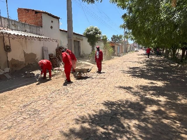 Prefeitura do Crato asfalta diversas ruas do bairro Muriti