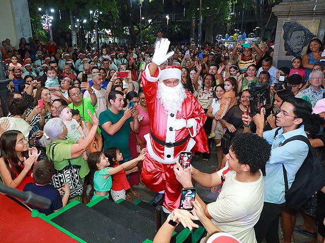 Natal de F transforma Juazeiro do Norte em palco de magia e esperana