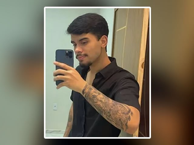 Estudante morre após bater carro numa casa na Avenida Castelo Branco, em Juazeiro Estudante morre após bater carro numa casa na Avenida Castelo Branco, em Juazeiro