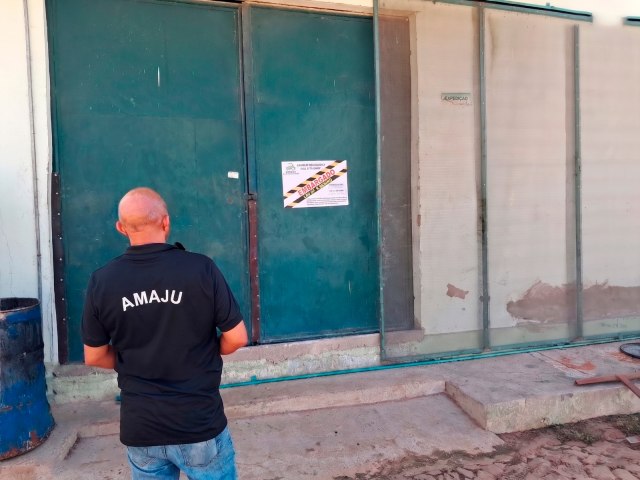 AMAJU realiza vistoria e interdita setor de graxaria em frigor�fico de Juazeiro do Norte