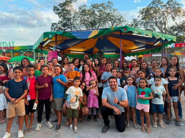 Presidente Matheus Leite re�ne 50 crian�as para dia de lazer no parque de divers�es da Expocrato