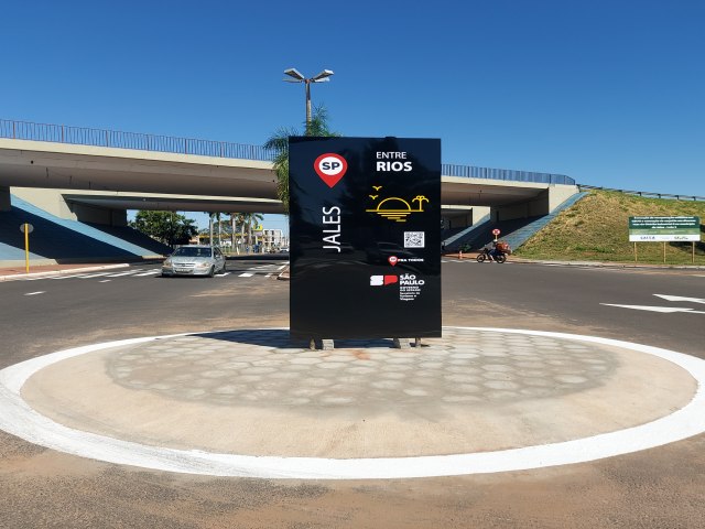 Prefeitura constri rotatria e instala totem de identificao turstica no Portal de Entrada da cidade