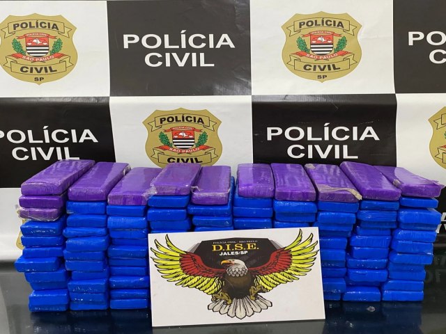 Polcia Civil de Jales intercepta carregamento de 110 tijolos de maconha na rodovia.