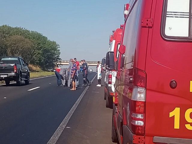 Acidente entre moto e carreta mata motociclista em rodovia perto de Tanabi