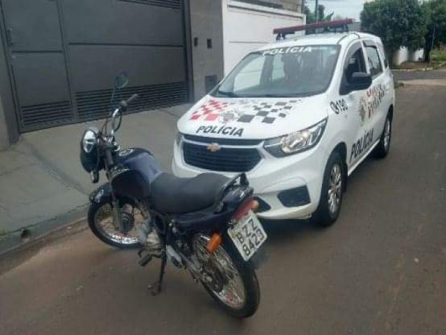 Polcia Militar de Jales recuperaram motocicleta furtada e detiveram indivduo por receptao.