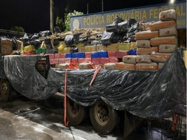 PRF apreende 9,6 toneladas de maconha na BR-158 em Paranaba