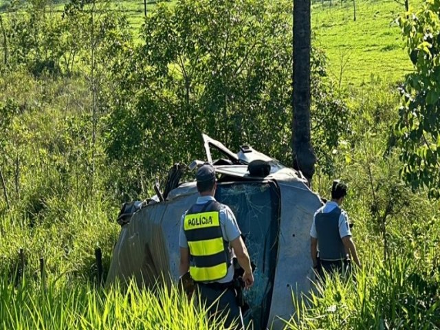 Acidente com Van que transportava estudantes e trabalhadores registra 2 mortos e 9 feridos