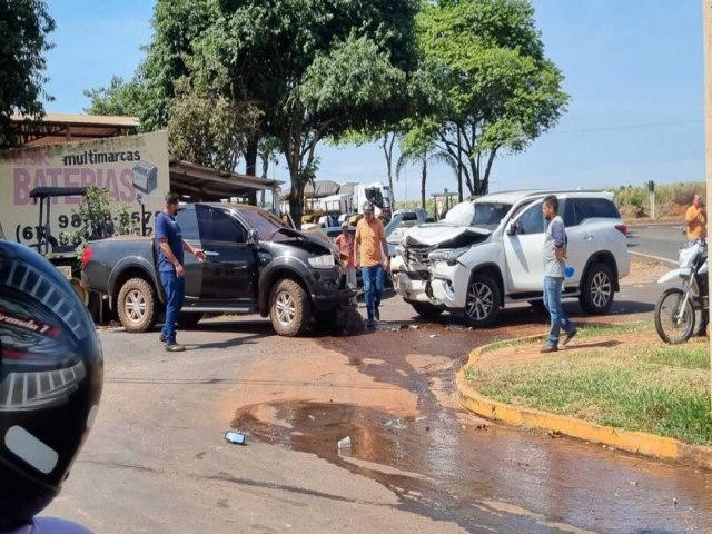 PRF recupera caminhonete roubada durante perseguio