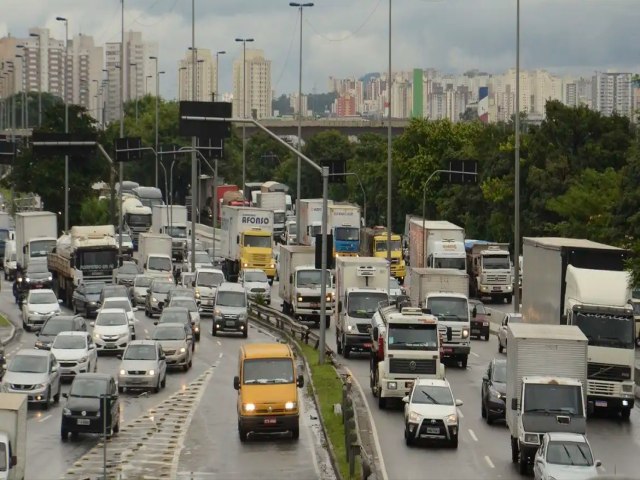 IIPVA 2024: ES tem desconto de 15%  vista; confira deduo mxima em SP, RJ e MG