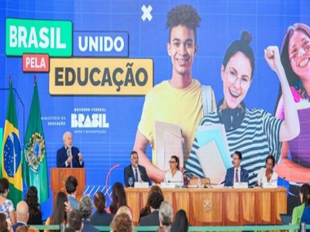 P-de-Meia vai pagar R$ 200 por ms para alunos de baixa renda do ensino mdio pblico