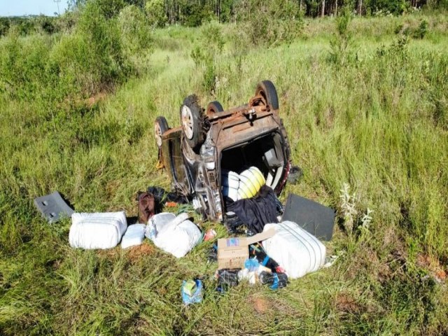 Homem morre entre Bataguassu e Brasilndia, aps capotar veculo carregado com mercadorias do Paraguai