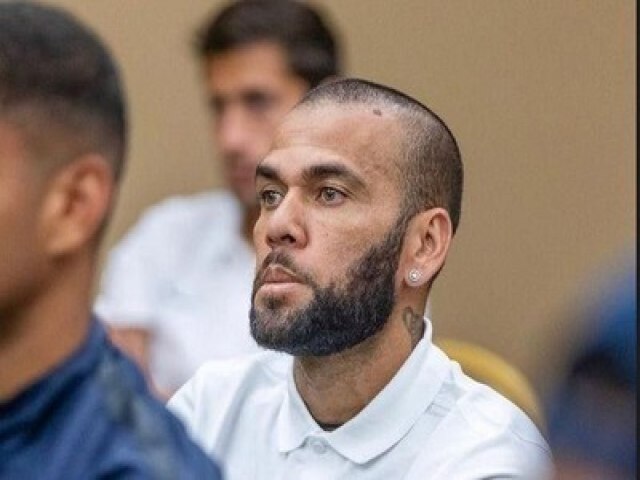 Daniel Alves  condenado a 4 anos e 6 meses de priso por estupro na Espanha