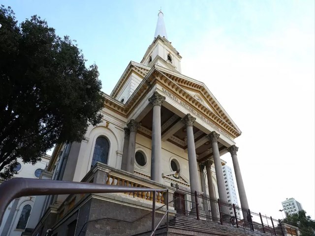 Zelador  preso suspeito de beijar e tocar corpo de menina dentro de igreja em Americana