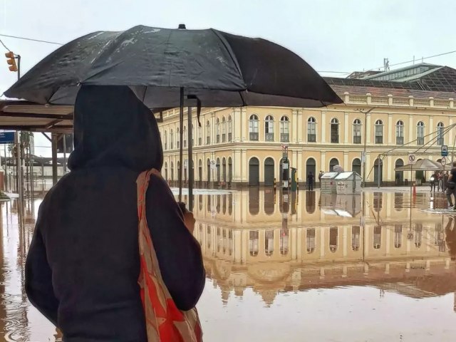 Porto Alegre inundada: nvel do Guaba  o maior da histria