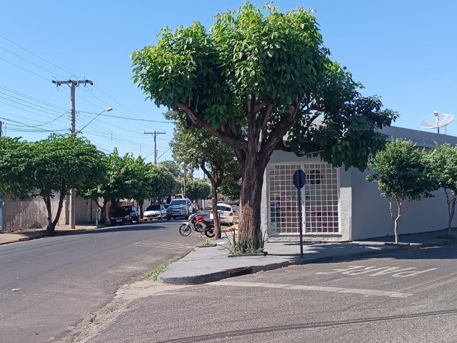 Criana de 5 anos  deixada sozinha em ponto de nibus na volta da escola em Buritama