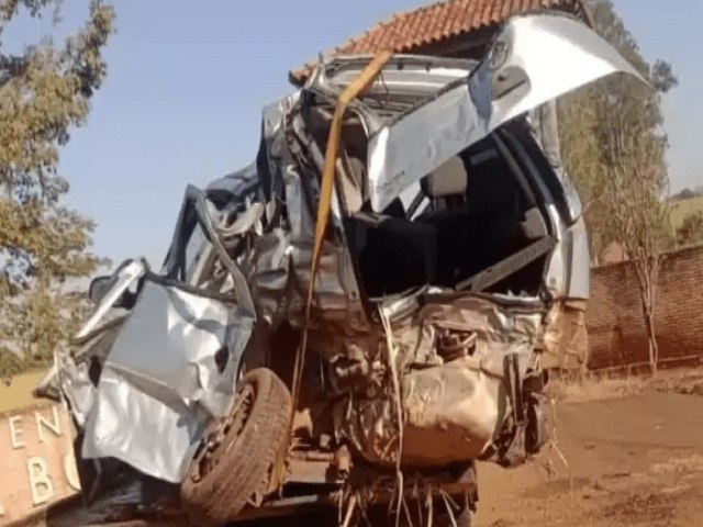 Mdico morre em coliso entre carro e carreta aps sair de fazenda na MS-158