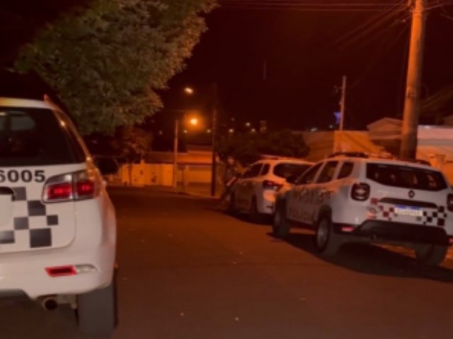 Homem de 28 anos  encontrado morto no banheiro da casa do amigo, no Jardim Oiti