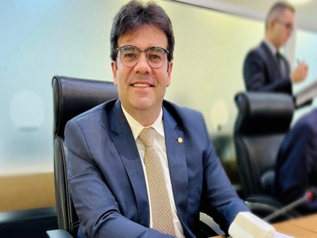 Eduardo Carneiro prope poltica de apoio a gestantes e purperas com cncer