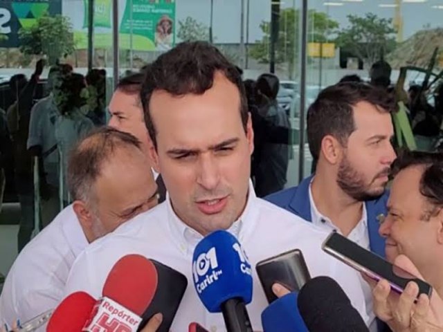 Lucas Ribeiro exonera filha de vereador de CG do seu gabinete no Estado