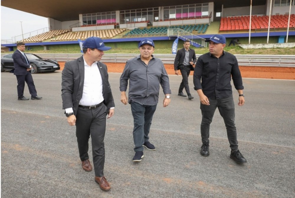A um m�s da reinaugura��o, governador Ibaneis Rocha visita obra do Aut�dromo de Bras�lia