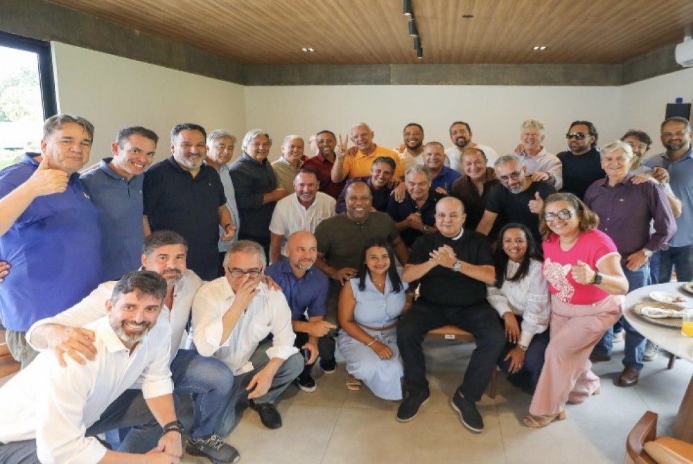 Ibaneis Rocha re�ne administradores regionais para almo�o de confraterniza��o