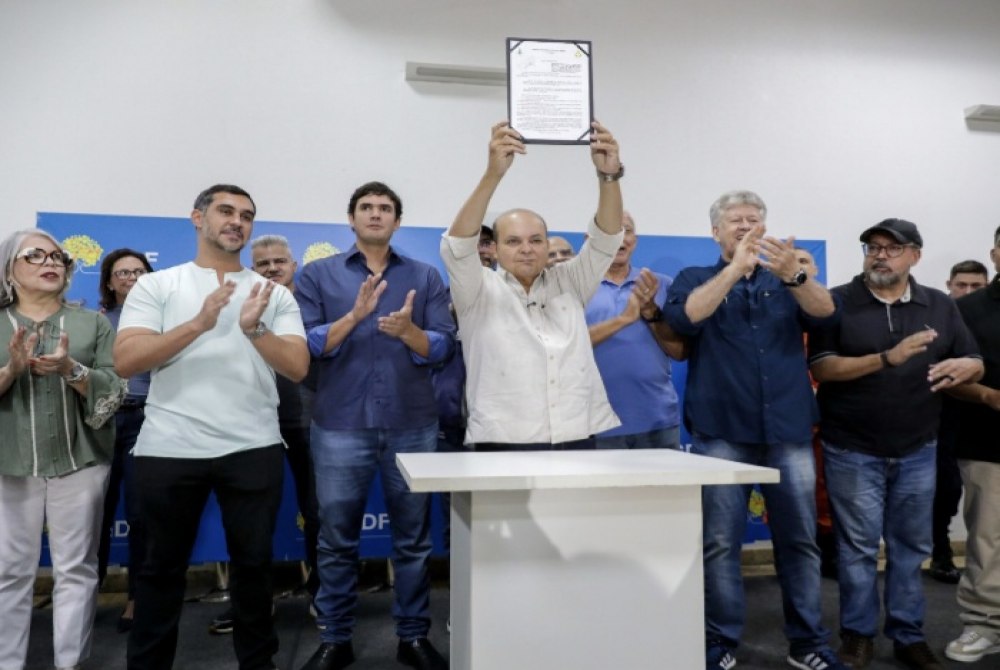 Governador Ibaneis Rocha sanciona mudan�as na Lei de Uso e Ocupa��o do Solo em Ceil�ndia
