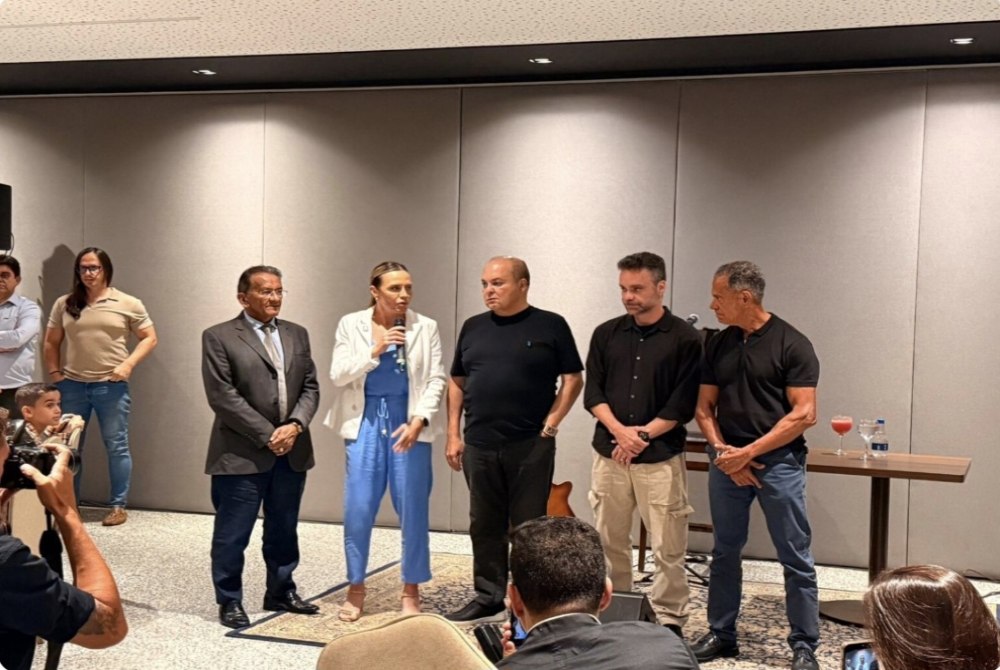 Ibaneis e Celina exaltam a for�a da comunica��o digital e da imprensa em jantar no DF